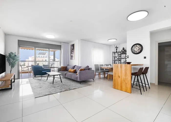 Ocean View Oasis With Balcony For Families